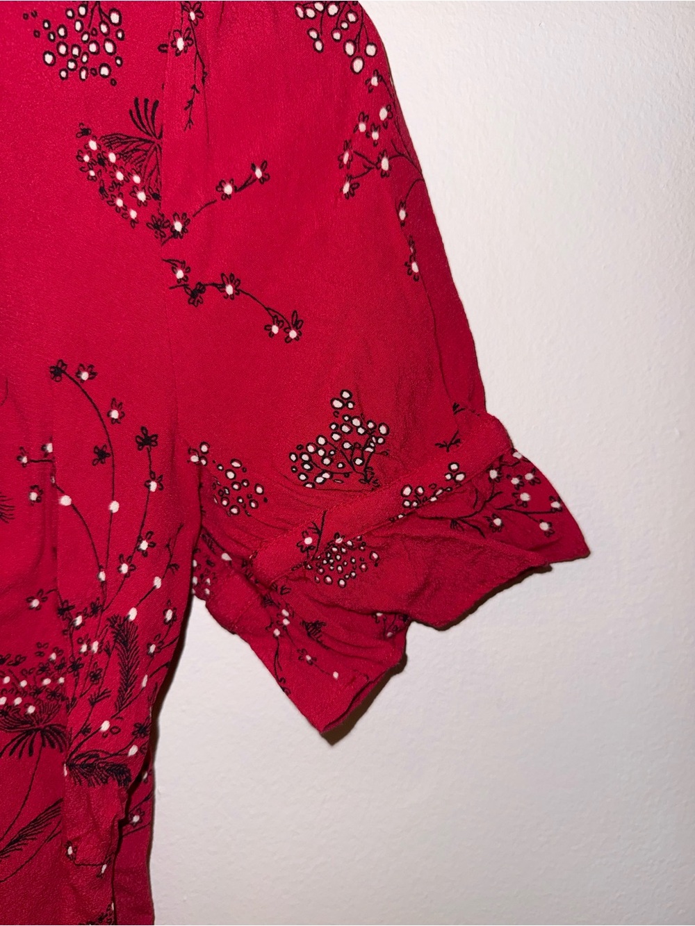 Madewell Red Floral V‑Neck Button Front Blouse - Picture 5 of 6